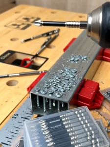 แม่เหล็ก Anti-Slip ไขควงเจาะบิต สว่านความแข็งสูง Bits 25-150 มม. PH2 มาตรฐาน Phillips Bits ชุด 6pcs พร้อมฐาน