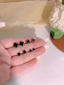Nicedays🍒Anting-anting fashion wanita anting-anting stainless steel anti karat dan anti pudar anting-anting semanggi berdaun empat kelas atas COD
