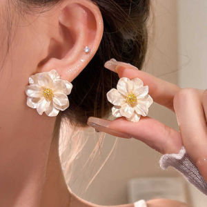 Corinna Fashionable Temperament Earrings Light Luxury Camellia Earrings Female Niche High-end Earrings