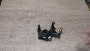 FORD Fiesta 1.5 1.6L Ecosport ENGINE COOLANT THERMOSTAT WATER OUTLET TEMPERATURE HOUSING TEMPERATURE SENSOR