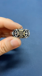 Cincin Elegan Pria Desain Cross Retro Gaya Retro Hip Hop Ukuran Dapat Disesuaikan