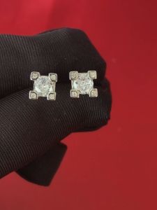 Diamcity (Free Gra Certificate) Anting-Anting Kancing Pt950 Platinum 50 Poin Moissanite