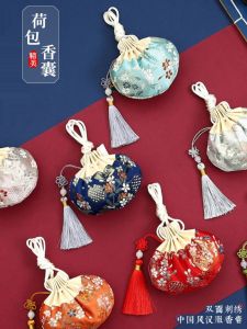 กระเป๋าใส่กลิ่นสไตล์โบราณ กระเป๋าใส่กลิ่นไล่ยุง ใบมีด ดอกไม้ ผ้าไหมทอง กลิ่นหอมยา ของตกแต่งห้อย ใช้ได้ตลอดทั้งปี