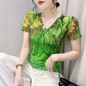 Yimei Áo thun lưới thời trang mùa hè 2023 áo tay ngắn hình hoa định vị in cổ chữ V Áo thun nữ thời trang ôm vừa và thời trang
