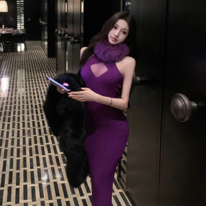 Váy Dài Hở Lưng Gợi Cảm Cổ Trang Trí Lông Mèo Váy Bó Sát Dáng Chữ A Không Tay Màu Trơn Chất Liệu Khác Mùa Thu 2024