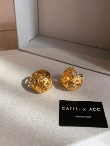 Elegant Gold Hollow Ball Earrings Unique Stylish Retro Luxury Feel round Copper Alloy Womens Fashion Jewelry Ear Cuffs