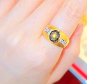 แหวนพลอยสตาร์บุษจันท์ น้ำหนัก 5 กะรัตประดับเพชรสวิส ตัวเรือนทองคำแท้ 90% ขนาดแหวน58 มีใบรับประกันสินค้า