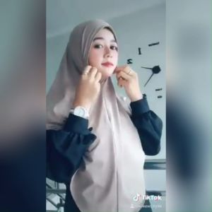 Hijab Alena Jilbab Masker Aisyah: Pilihan Terbaik untuk Hijabers