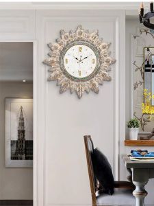 2026 New Luxury Living Room Wall Clock Creative Shell Silent Decorative European High-End Feeling Hanging Clock Home Decor