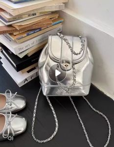 🚚Shipping in hailand-กระเป๋าแฟชั่นโซ่คู่ กระเป๋าเป้สะพายหลังขนาดใหญ่ กระเป๋าเป้สะพายหลังอเนกประสงค์สไตล์เกาหลี กระเป๋าผู้หญิง กระเป๋านักเรียน หนัง PU กระเป๋าหนังขี้ผึ้งน้ำมัน