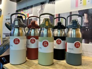 7 ลิตร 60 oz กระบอกน้ำเก็บอุณหภูมิเย็น-ร้อน พกพา หูฮิฮิ พร้อมหลอดในตัว กระบอก 1000 ราย