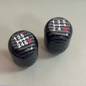 Nút Cần Số Xe Hơi Bằng Nhôm 5/6 Cấp Màu Đen Carbon Dành Cho Hộp Số Sàn Thương Hiệu Universal Racing