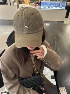 หมวกเบสบอลฤดูร้อนสำหรับผู้หญิง หมวกกันแดด หมวกทรงปากเป็ด ใบกว้าง ทรงเข้ารูป หมวกกันแดดแบบลำลอง