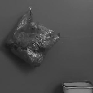 MlaDen ที่เก็บถุงพลาสติกแบบติดผนัง ใช้งานง่าย แบบติดผนัง อุปกรณ์สําหรับครัวเรือน กระเป๋าจัดระเบียบ ถุงตาข่าย