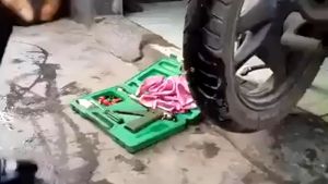 Bộ vá lốp ô tô xe máy không săm KOSO tiện dụng - Bộ vá lốp không săm - vá nấm(đi kèm 6 đạn nấm)