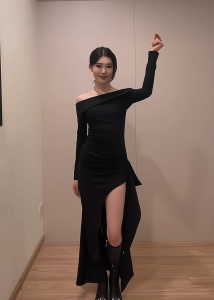 Đầm body maxi dáng dài trễ vai dài tay V197 thiết kế xẻ tà phối bèo xếp ly phần eo màu đen quyến rũ