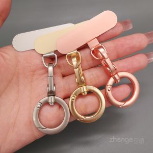 สายโซ่โทรศัพท์มือถือแบบโลหะผสม แผ่นรองโลหะบาง ไม่ทำให้เปลือกเครื่องเสียหาย ไม่ปิดช่องชาร์จ สร้อยข้อมือ แผ่นเชื่อมต่อ แผ่นรองด้านล่างของเคสโทรศัพท์