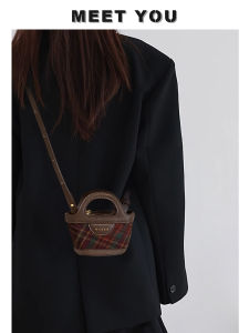 กระเป๋าสะพายข้างทรงสี่เหลี่ยมจัตุรัสขนาดเล็กสีแดงหรูหราสำหรับผู้หญิง กระเป๋าสะพายข้างแบบสะพายข้างลำลอง กระเป๋าถือแบบอเนกประสงค์