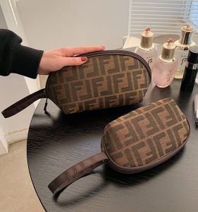 กระเป๋าถือสำหรับเดินทางแบบพกพาขนาดใหญ่สำหรับผู้หญิง กระเป๋าใส่เครื่องสำอาง กระเป๋าใส่เหรียญ กระเป๋าใส่ของใช้ส่วนตัว กระเป๋าถือแบบพกพา