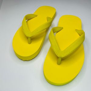 ส่งเร็วพิเศษ! รองเท้าแตะ รองเท้าแตะฟองน้ำ รองเท้าแตะหูหนีบ พื้นนุ่มไม่ดีดน้ำ