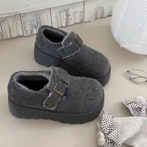 รองเท้าแตะแบบสวมหัวส้นหนาพื้นยางสไตล์ย้อนยุคสำหรับผู้หญิงในฤดูหนาว รองเท้าบู๊ทแบบสวมสบายและทนทาน