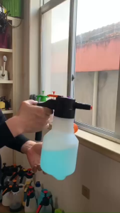 Bình Xịt Bọt Tuyết Sạc Pin Tăng Áp Rửa Xe Tưới Cây Đa Năng Dung Tích 2 Lít