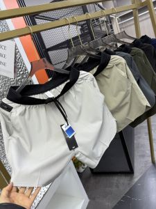 Mens Sporty Casual Training Shorts Breathable Side Air Holes Quick Dry Four-Piece Pants Short Length Running Summer Wear