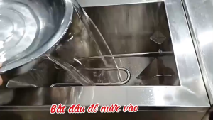 Bếp chiên tách dầu 20L inox Thái Bình TB-1000 với nắp inox thương hiệu Thái Bình phù hợp cho nhà hàng và quán ăn