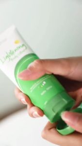 SR12 Lightening Body Lation With SPF 30+++ Melindungi Dari Panas Matahari dan  Perawatan Tubuh Alami Mencerahkan Kulit