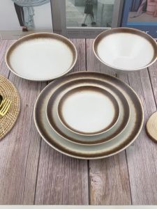 เลือก 5 แบบ จาน 6 นิ้ว จาน 8.1 นิ้ว จานทรงลึก 8 นิ้ว จาน 10.3 นิ้ว และ ชาม 7 x 2.9 นิ้ว จานเซรามิค ชามเซรามิค สีครีม ขอบน้ำตาล