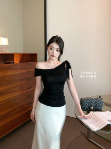 Black Asymmetrical Shoulder T-Shirt Womens French Design Sensation Small Crowd Exposure Shoulder Slim Fit Top Lin Guan Guan