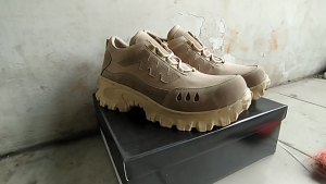Sepatu Bot Pria Boot Safety ZimZam Falcon Suede Sintetis Gaya Bisnis Warna Krim Krem