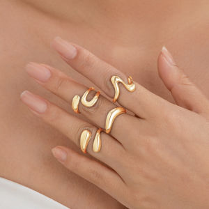 Ingemark 4ชิ้นชุดแหวนหยดน้ำสุดสร้างสรรค์สำหรับผู้หญิง2024อินเทรนด์เรขาคณิตแบบกอธเครื่องประดับ Y2K คู่