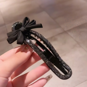 กิ๊บติดผมรูปผีเสื้อประดับเพชรสำหรับผู้หญิง 2025 รุ่นใหม่ หรูหรา ดีไซน์ด้านหลังศีรษะ ที่หนีบผมแบบอเนกประสงค์ ที่หนีบปากเป็ด