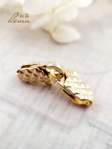 จี้โลหะชุบทองแบบ DIY ดีไซน์ลายทางสี่เหลี่ยมรูปมังกร 2 แบบ เครื่องประดับแฟชั่นสำหรับทำเครื่องประดับ