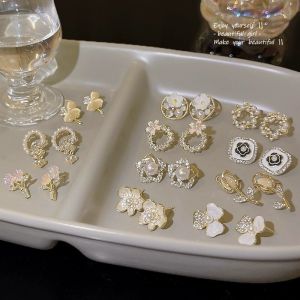 ต่างหูรูปตาแมว S925 เงินแท้ ไข่มุก ดีไซน์เก๋ไก๋ เหมาะกับนักเรียนหญิง สไตล์เกาหลี ต่างหูรูปดอกไม้ ดีไซน์เก๋ไก๋