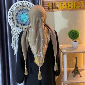 Hijab Segi Empat Tassel Bunga Sakura Bordir
