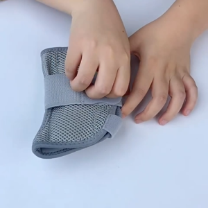 อุปกรณ์พยุงข้อมือ ผ้ารัดข้อมือ ยืดหยุ่นพร้อมเฝือก อลูมิเนียม ผ้าไนล่อน สายรัดข้อมือ การระบายอากาศ สวมใส่สบาย