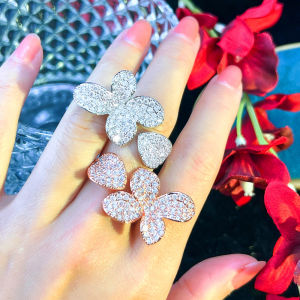 เลื่อมแหวนแบบปรับขนาดได้บุคลิกภาพผู้หญิงสี่ใบชุบเงินสีโรสโกลด์ฝังขนาดเล็ก AAAA ลูกบาศก์ Zircon เปิดข้อมือ SR067แหวนประดับที่สวยงาม