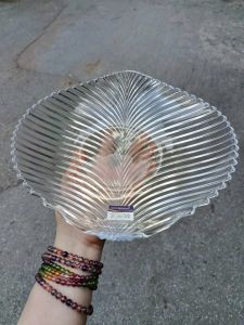 Đĩa thủy tinh pha lê đựng hoa quả.