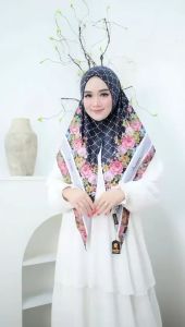 Hijab Segitiga Instan Nashita Motif by Daura Gama / Segitiga Motif Nashita Printing bahan jersey sublim / kerudung oval