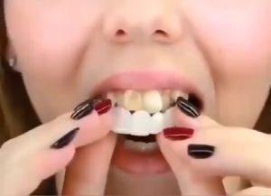 Best Seller Original Upper/Lower Fake Tooth Kit Laugh Veneers Teeth Temporary False Teeth Cover Denture Braces Perfect Smile Cosmetic Dental Tool