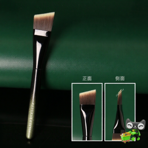 REVERSE | Anti-Aging Blade Foundation Brush