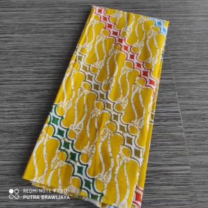 Seragam Bridesmaid Tradisional dengan Kain Batik Printing Motif Parang Seno