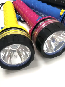 Professional Deep-Sea Scuba Diving Flashlight Imported Waterproof LED Diver Light Super Bright Fisherman’s Fishing Lamp Long-Range Outdoor Spotlight with Extended Battery Life