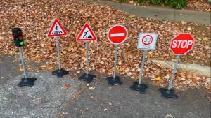 【Malaysia shipped in 24hours】1 Set Simulation Traffic Lights Toy Traffic Safety Signs Model Scenes Science Education Toys