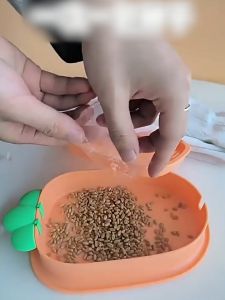 Cat Grass Planter Carrot Shape Layered Design Hollow Grid Large-capacity Chassis Double-layer Soil-free Hydroponics Multifunction Practical Cat Plant Planting Box Home Use