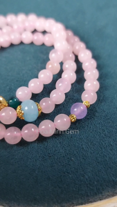 Vòng tay đá Thạch Anh Hồng size hạt 6 li kiểu quấn 3 vòng phối charm cá vàng sung túc | Hoa Minh Gem