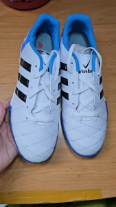 GIÀY ĐÁ BÓNG FUTSAL TÔ NI TRẮNG ĐẾ IC ĐÃ MAY TOÀN BỘ