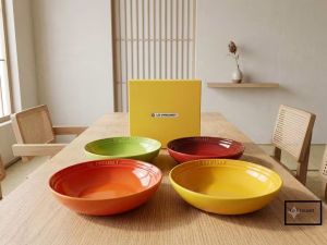 Bộ 4 chiếc đĩa sâu lòng 18cm - cao 5cm - 580ml cầu vồng Le creuseet 4 màu MÀU ĐẬM: Dùng được máy rửa bát lò vi sóng